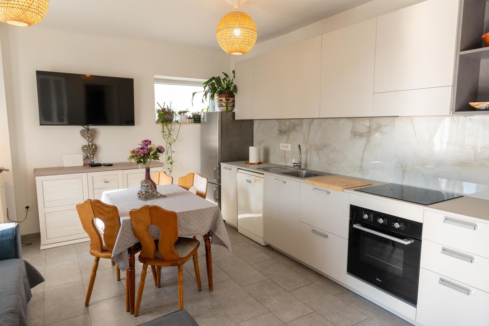 Two-Bedroom Apartment Rea In โรวีน ภายนอก รูปภาพ