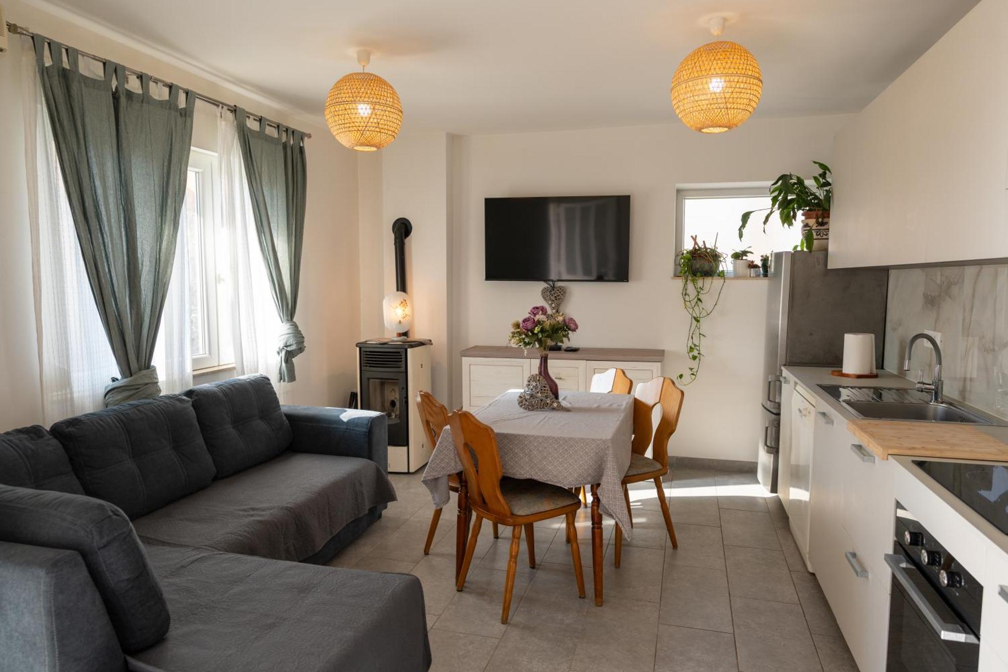 Two-Bedroom Apartment Rea In โรวีน ภายนอก รูปภาพ