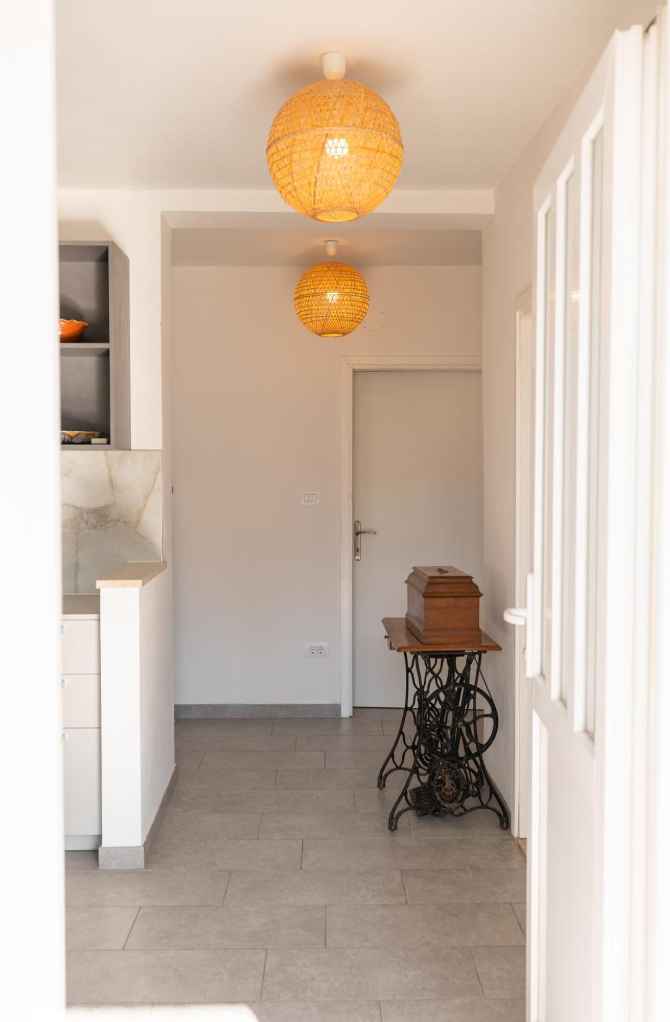 Two-Bedroom Apartment Rea In โรวีน ภายนอก รูปภาพ