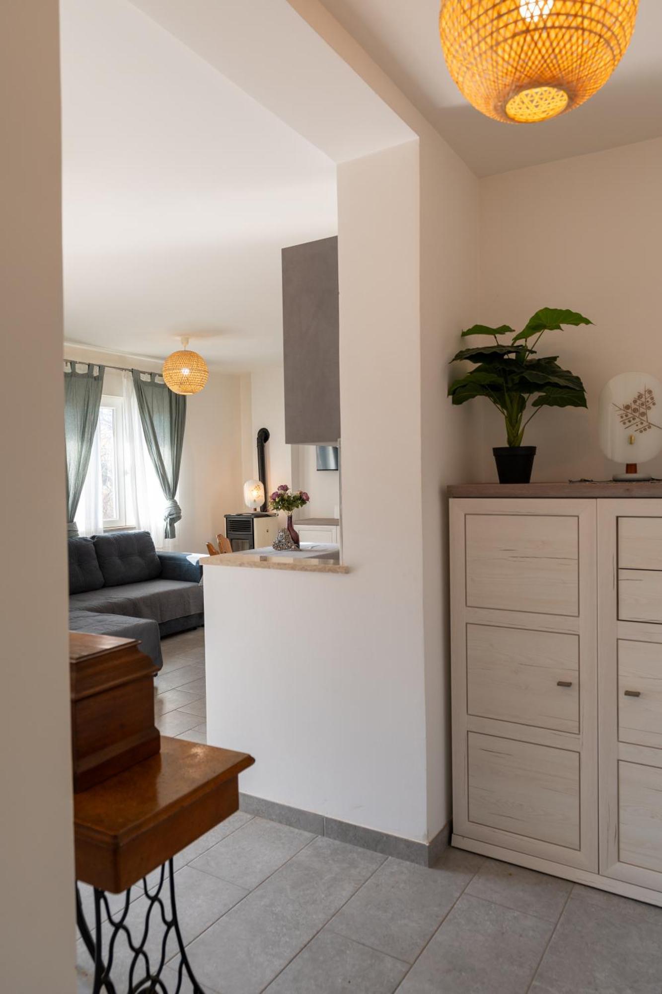 Two-Bedroom Apartment Rea In โรวีน ภายนอก รูปภาพ