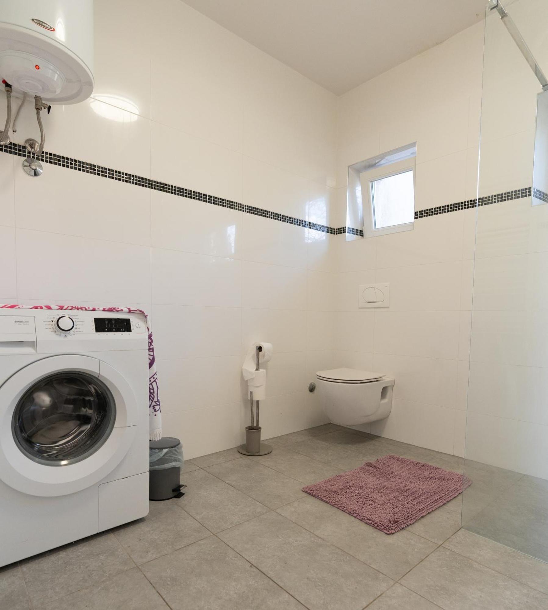 Two-Bedroom Apartment Rea In โรวีน ภายนอก รูปภาพ